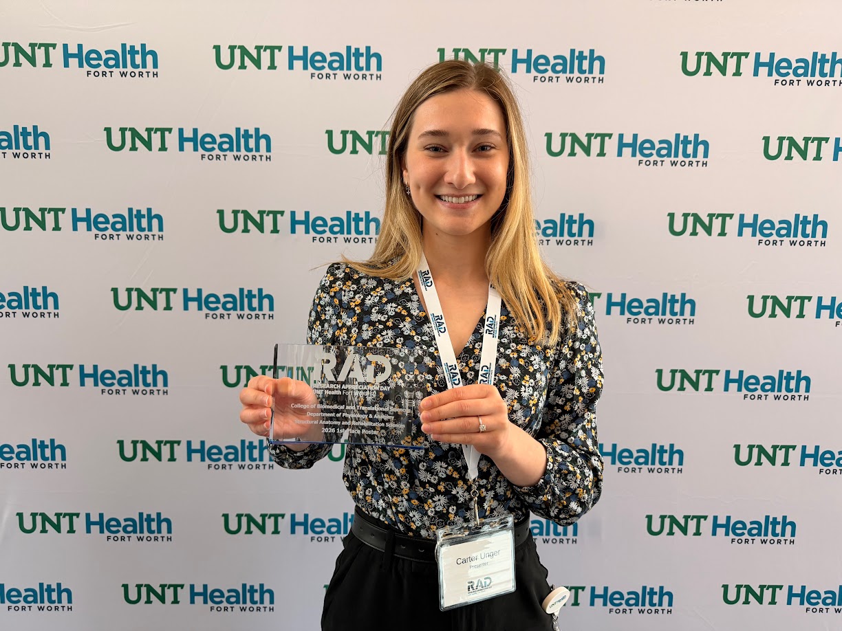 Carter Unger receives first place poster price at the 2026 UNT Health RAD.