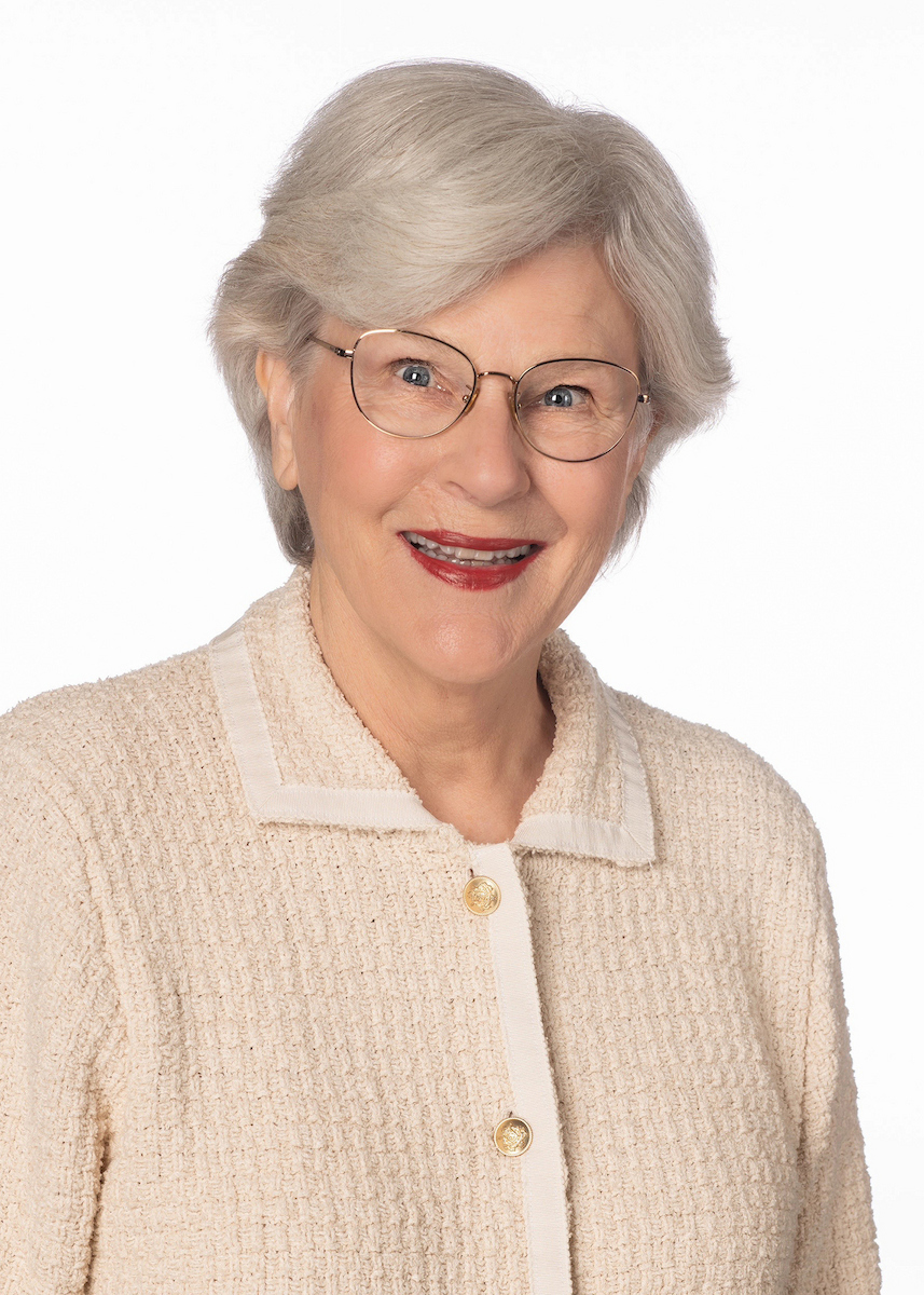 Suzan Kardong-Edgren headshot wearing a yellow sweater
